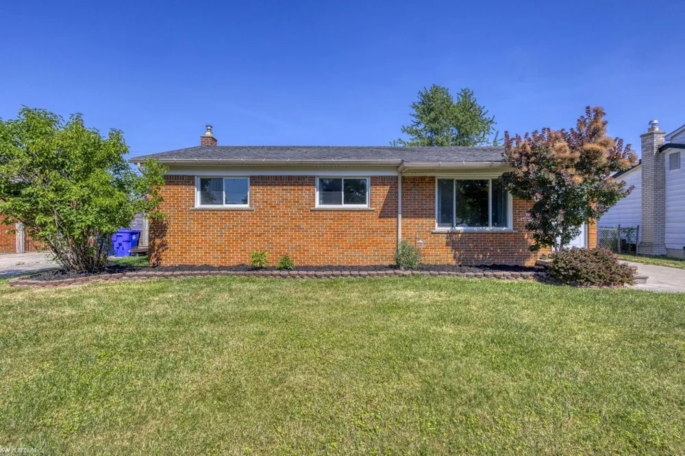 33250 Janet Avenue Fraser City, MI 48026