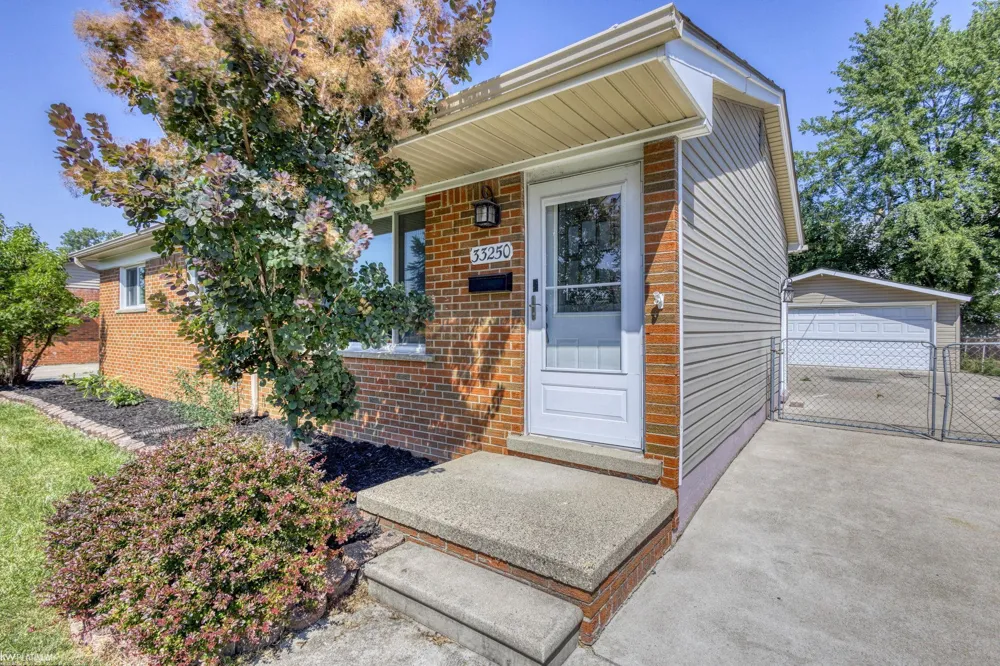 33250 Janet Avenue Fraser City, MI 48026