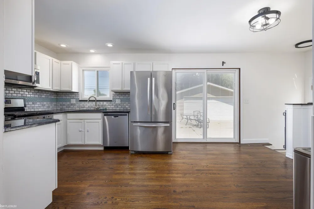 33250 Janet Avenue Fraser City, MI 48026