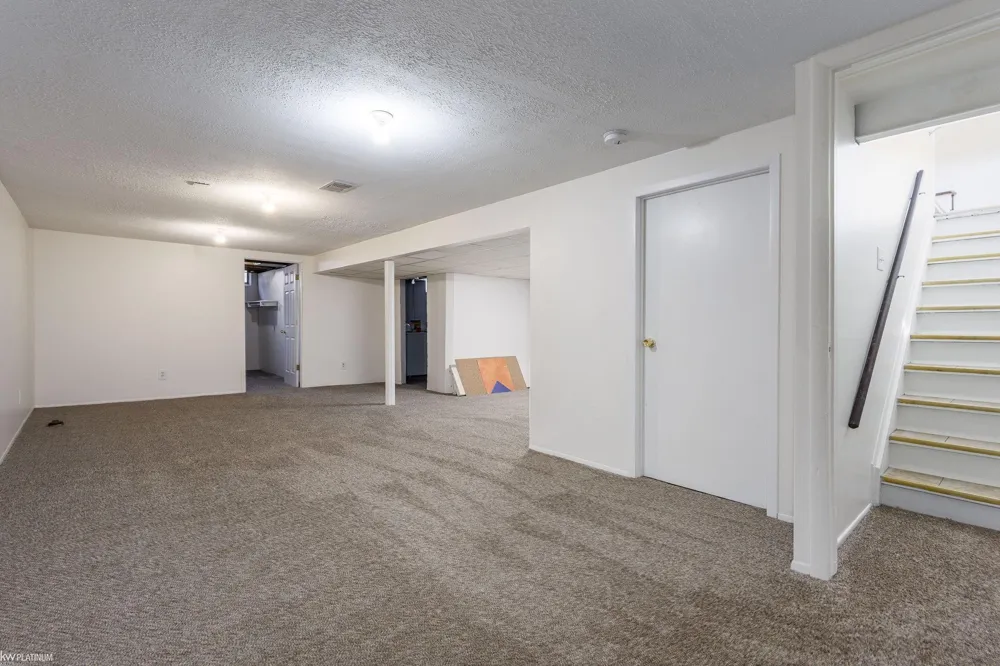 33250 Janet Avenue Fraser City, MI 48026