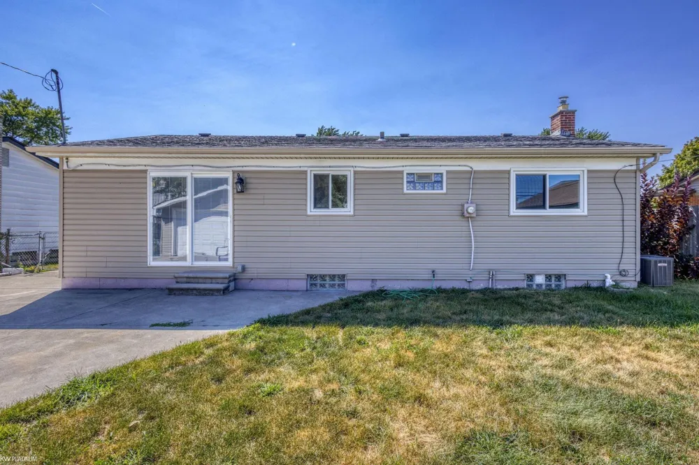 33250 Janet Avenue Fraser City, MI 48026