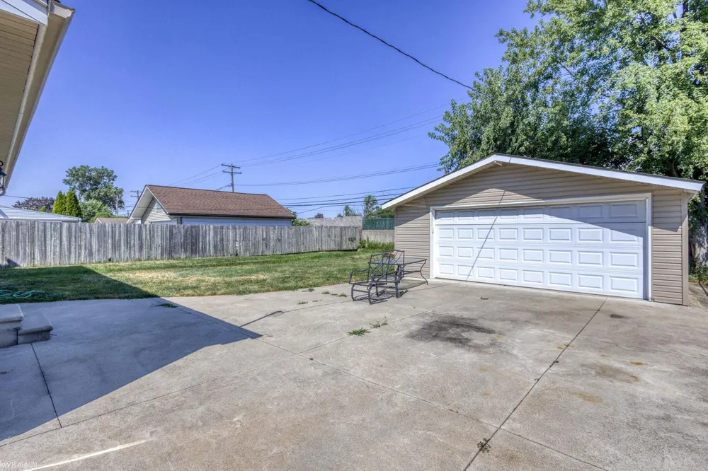 33250 Janet Avenue Fraser City, MI 48026
