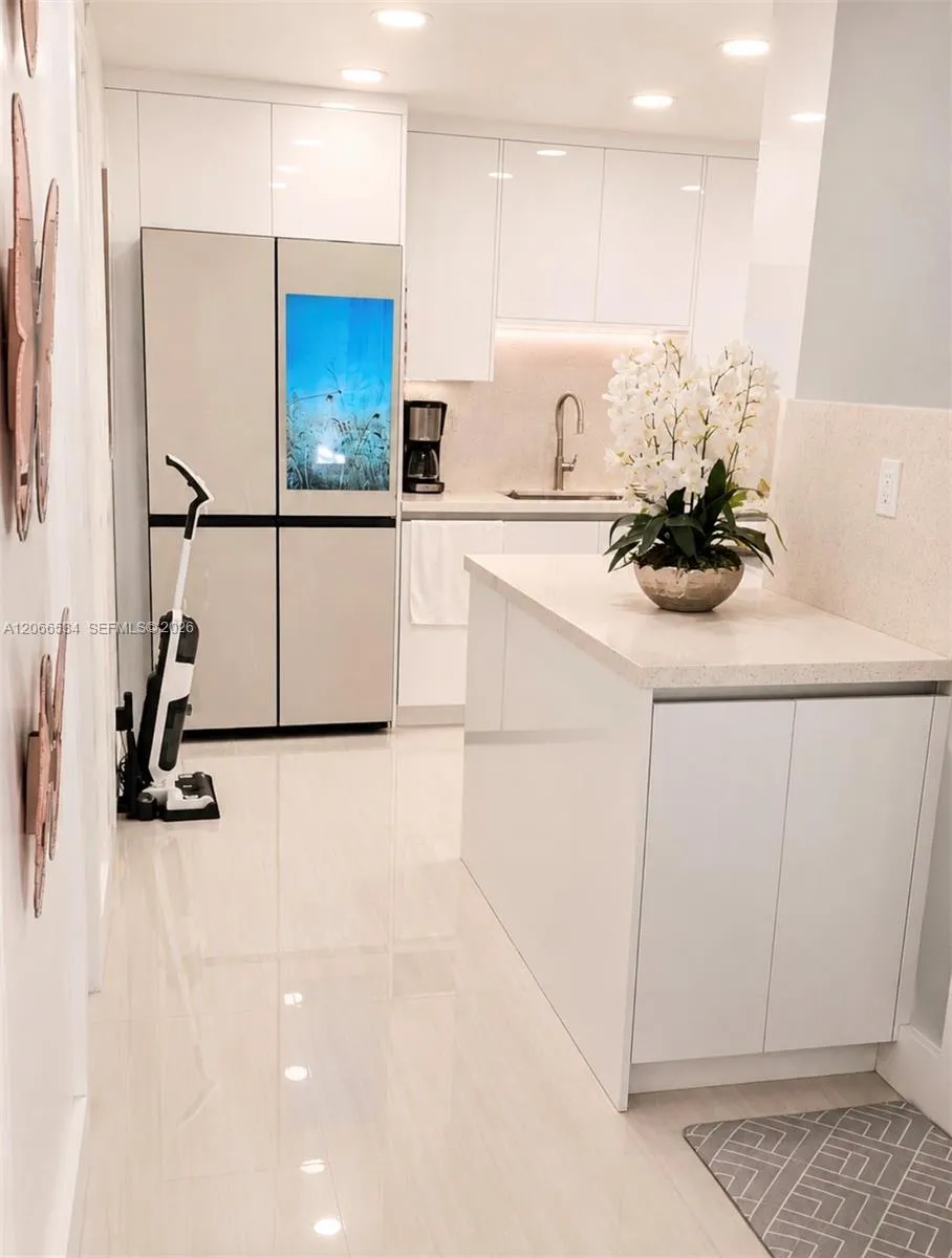 6901 Cypress Rd #B17 Plantation, FL 33317