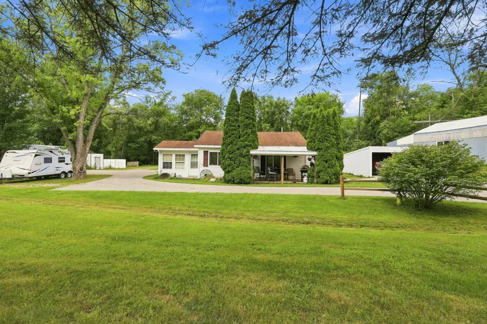 2899 Tanner Lake Road Hastings City, MI 49058