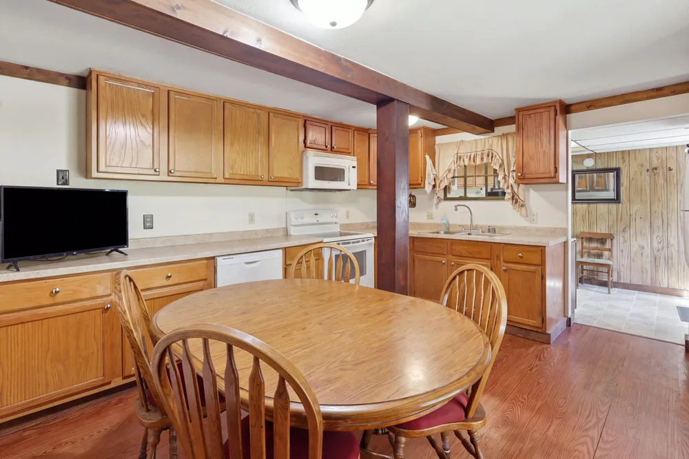 2899 Tanner Lake Road Hastings City, MI 49058
