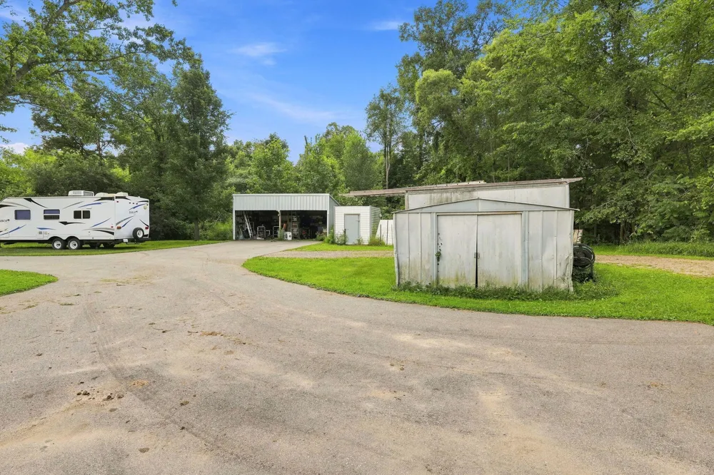 2899 Tanner Lake Road Hastings City, MI 49058