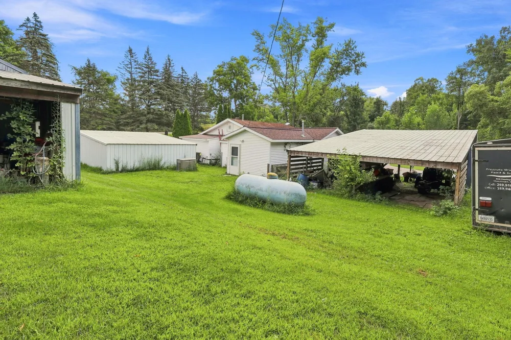 2899 Tanner Lake Road Hastings City, MI 49058