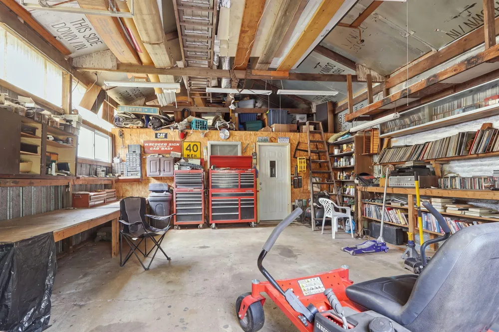 2899 Tanner Lake Road Hastings City, MI 49058