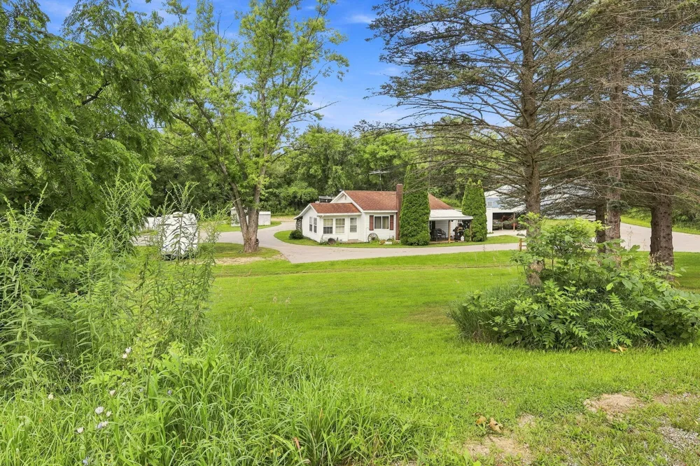 2899 Tanner Lake Road Hastings City, MI 49058