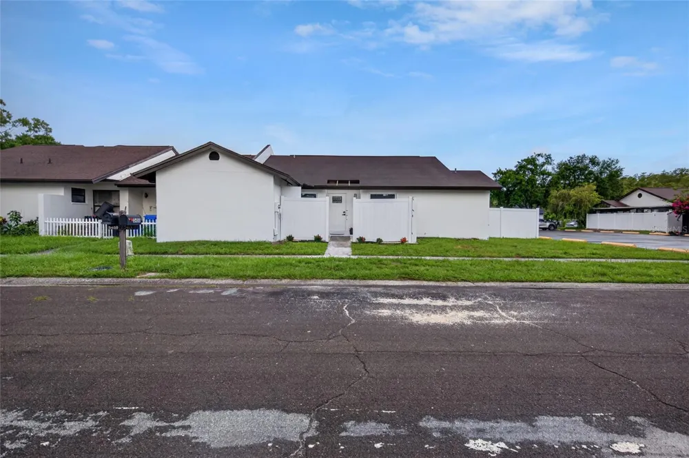 5408 MARLWOOD COURT Tampa, FL 33624