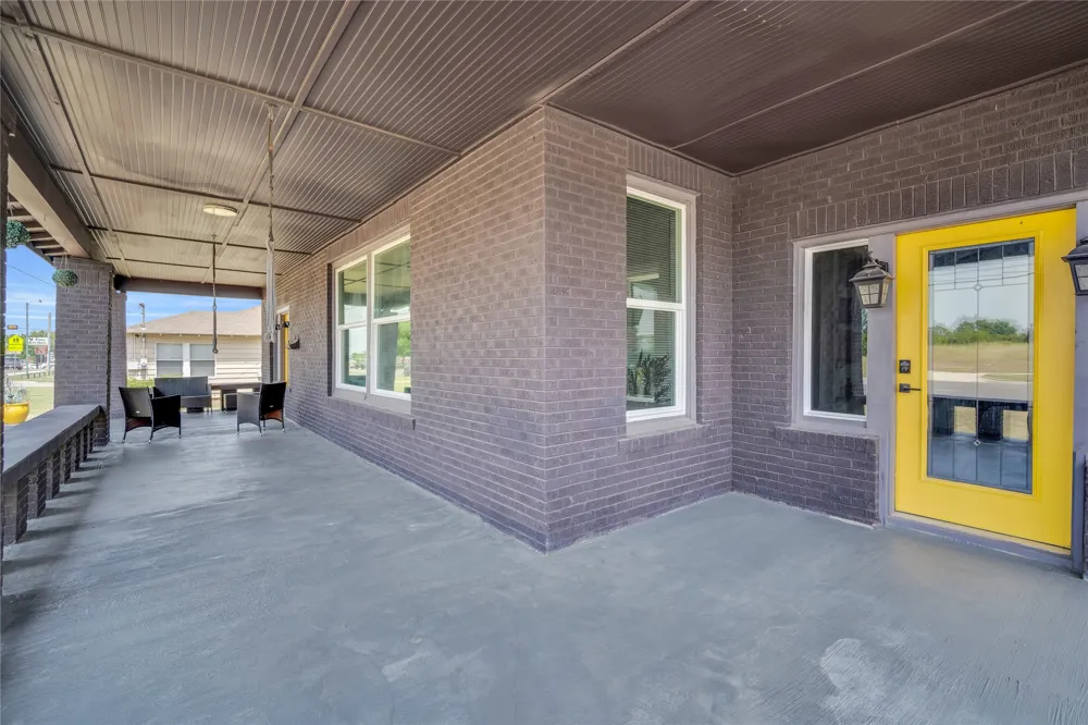805 E Wise Street Bowie, TX 76230