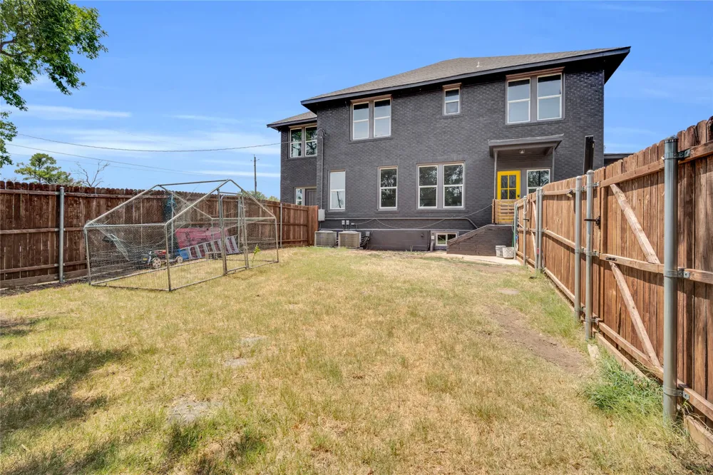 805 E Wise Street Bowie, TX 76230