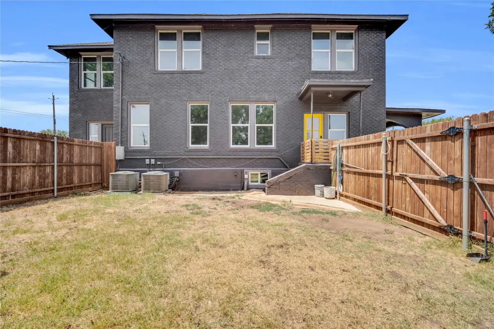 805 E Wise Street Bowie, TX 76230