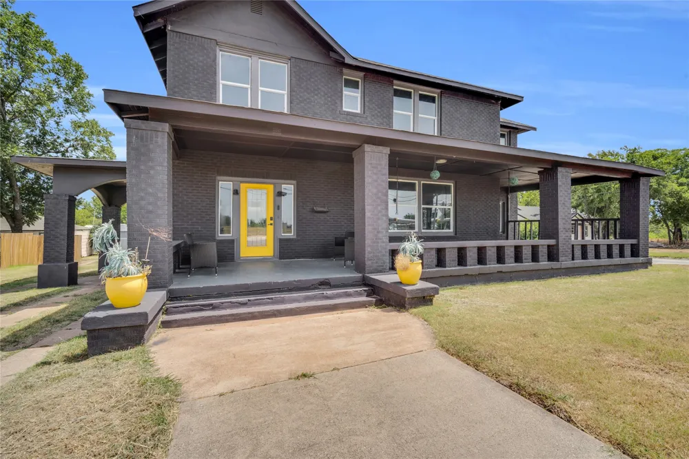 805 E Wise Street Bowie, TX 76230