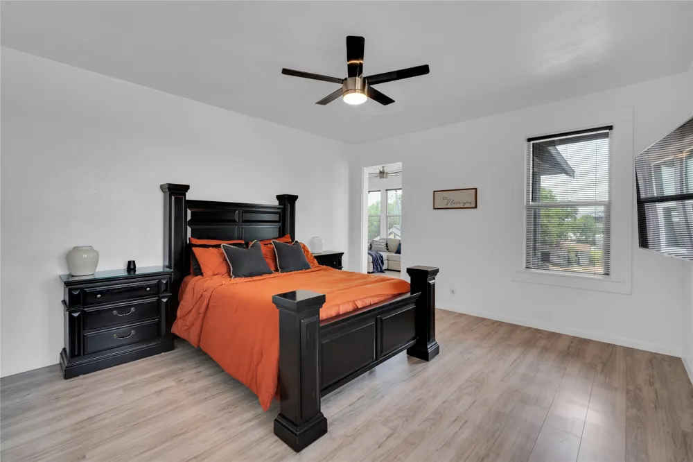 805 E Wise Street Bowie, TX 76230