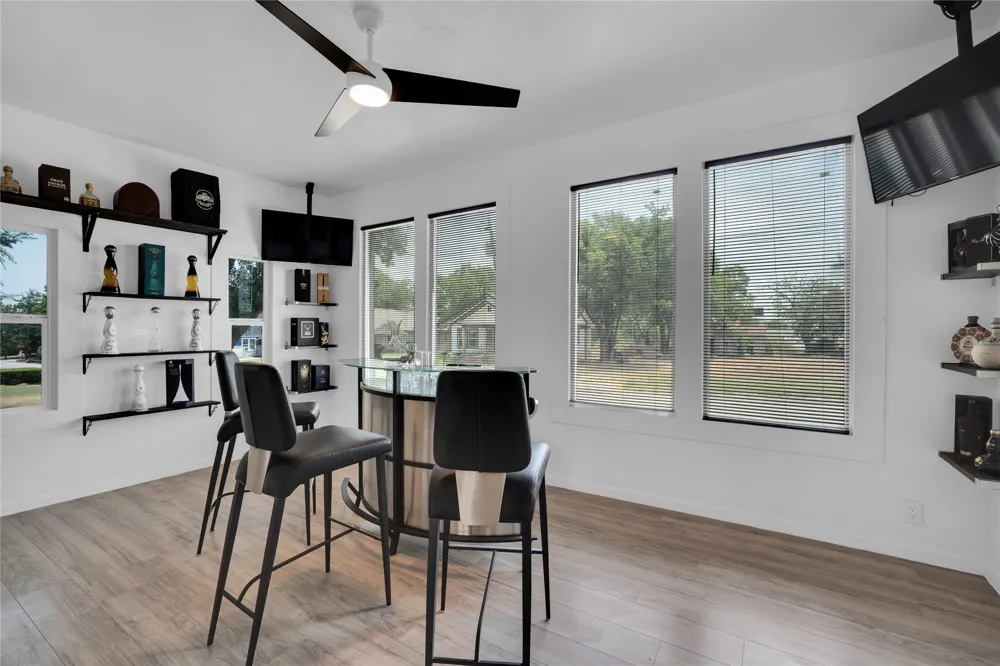 805 E Wise Street Bowie, TX 76230
