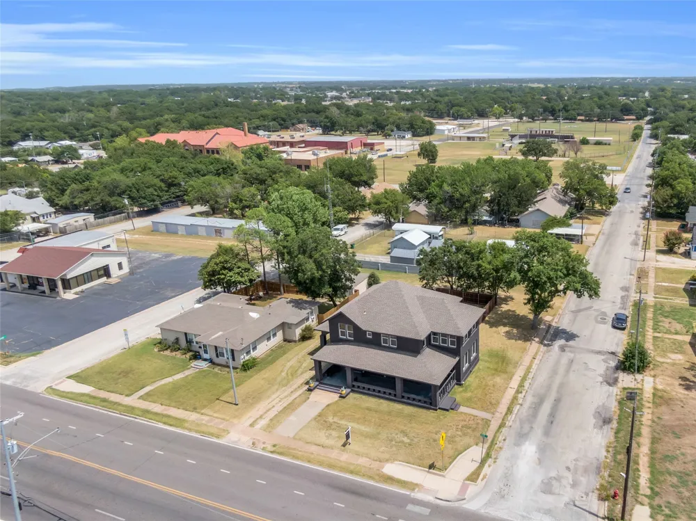 805 E Wise Street Bowie, TX 76230