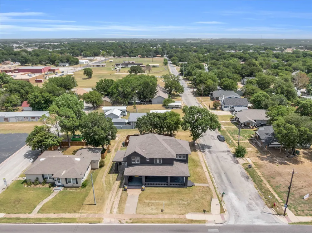 805 E Wise Street Bowie, TX 76230