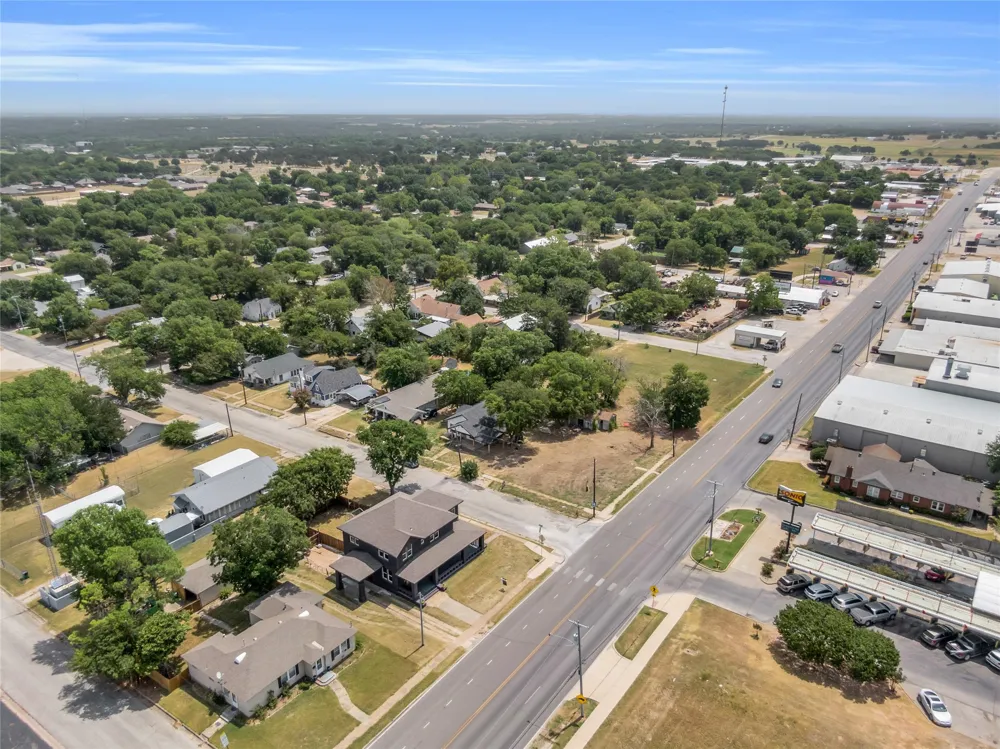 805 E Wise Street Bowie, TX 76230