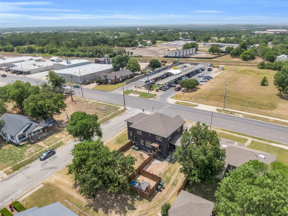 805 E Wise Street Bowie, TX 76230