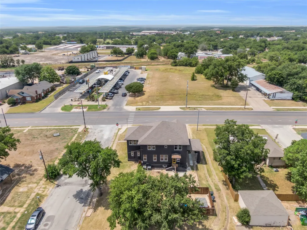 805 E Wise Street Bowie, TX 76230