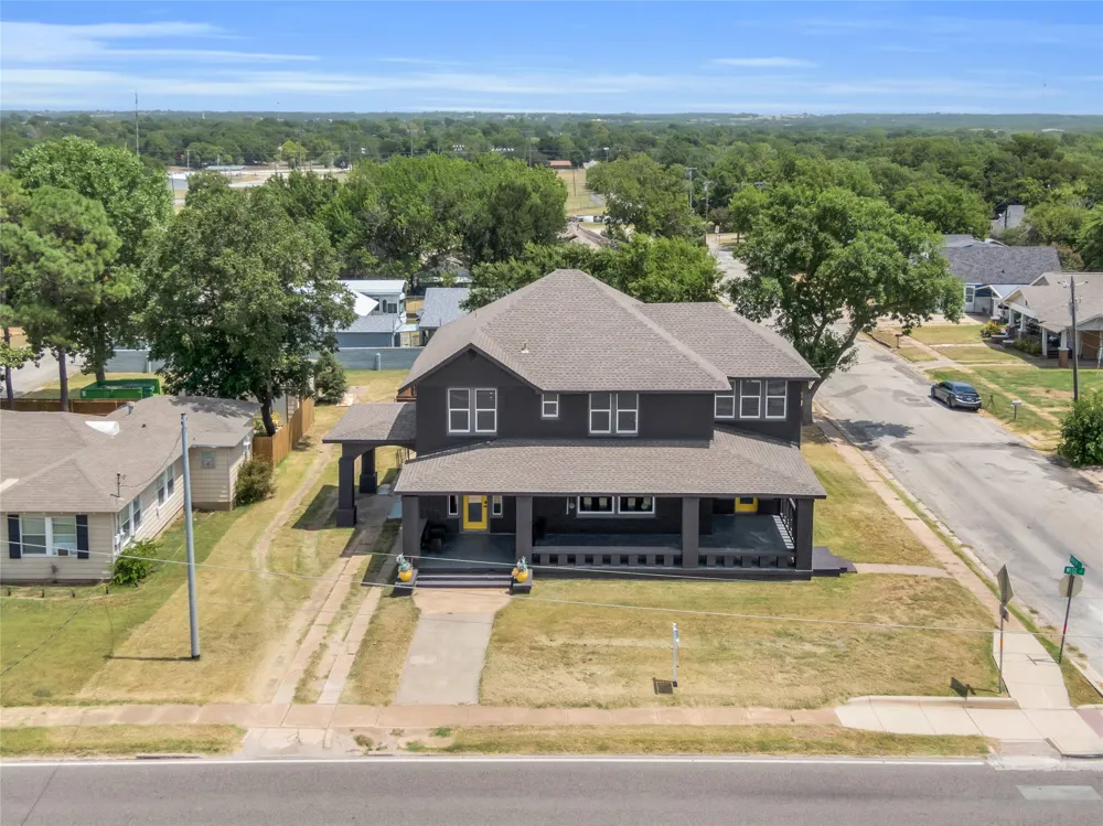 805 E Wise Street Bowie, TX 76230
