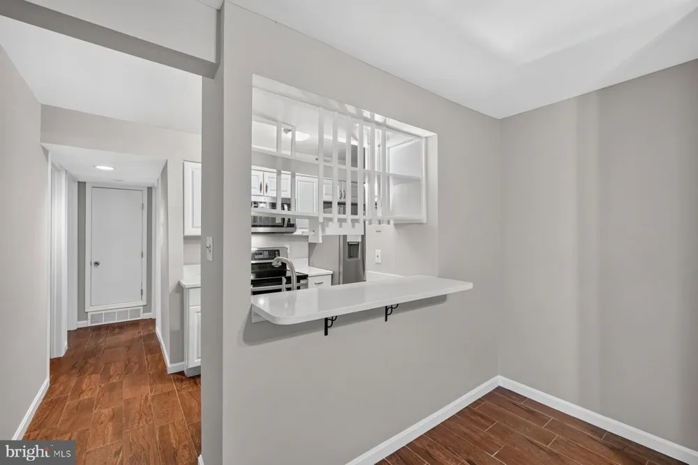 8509 BARRINGTON COURT #J Springfield, VA 22152