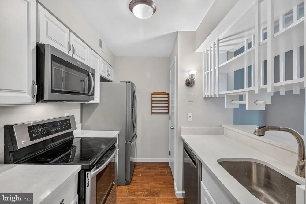 8509 BARRINGTON COURT #J Springfield, VA 22152