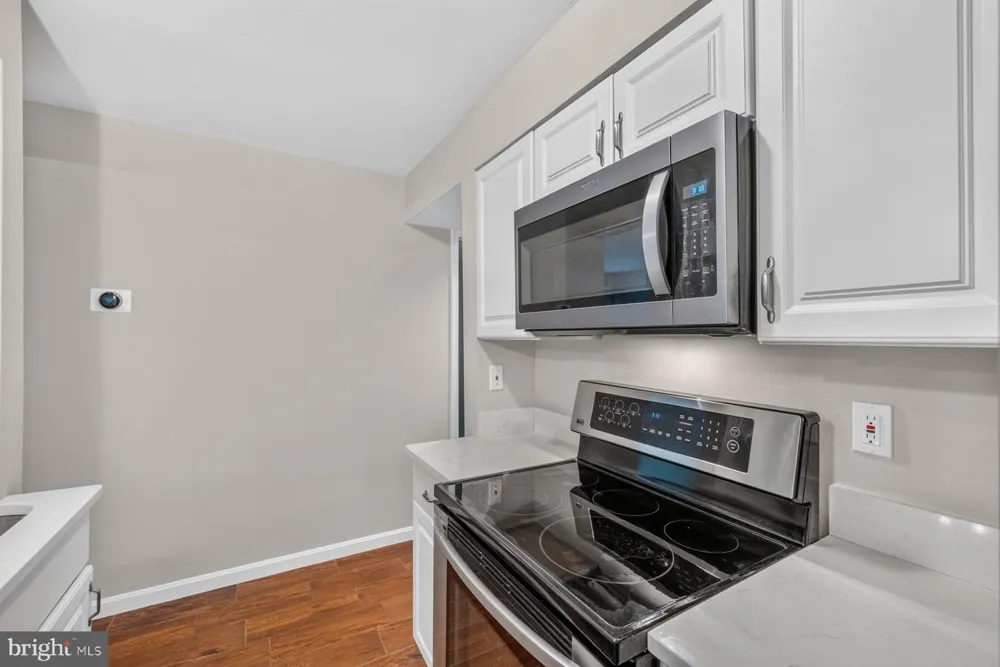 8509 BARRINGTON COURT #J Springfield, VA 22152