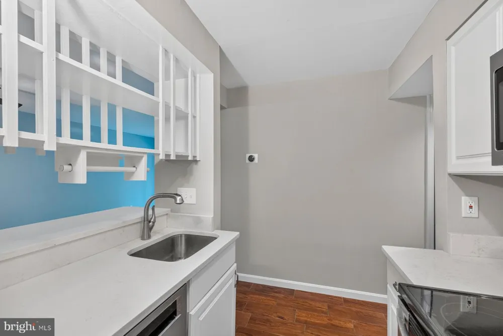 8509 BARRINGTON COURT #J Springfield, VA 22152