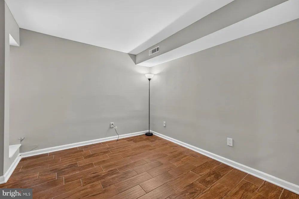 8509 BARRINGTON COURT #J Springfield, VA 22152