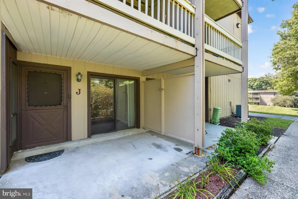 8509 BARRINGTON COURT #J Springfield, VA 22152