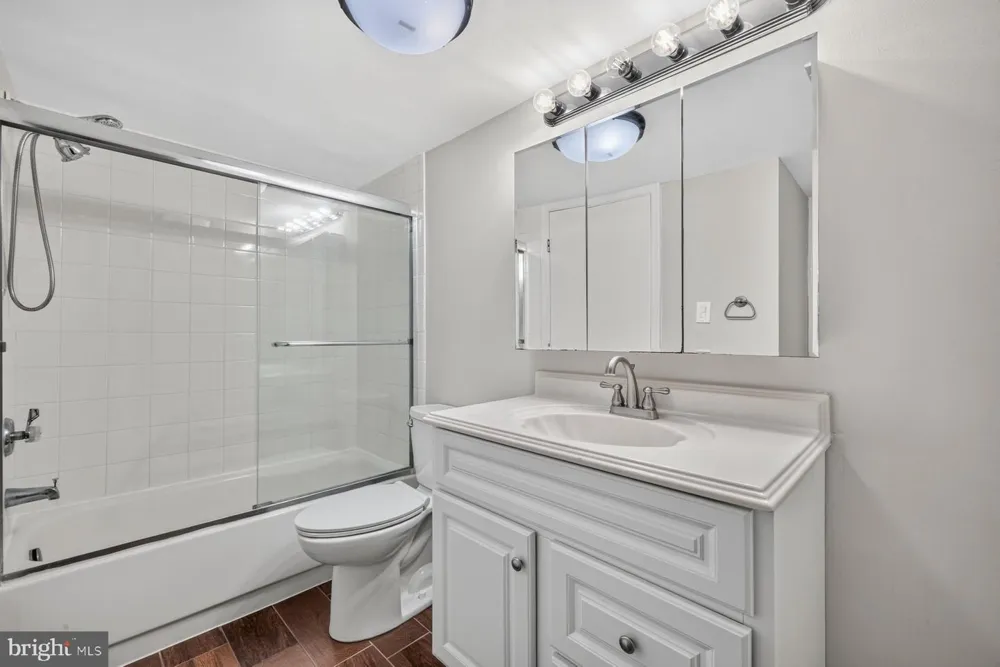 8509 BARRINGTON COURT #J Springfield, VA 22152