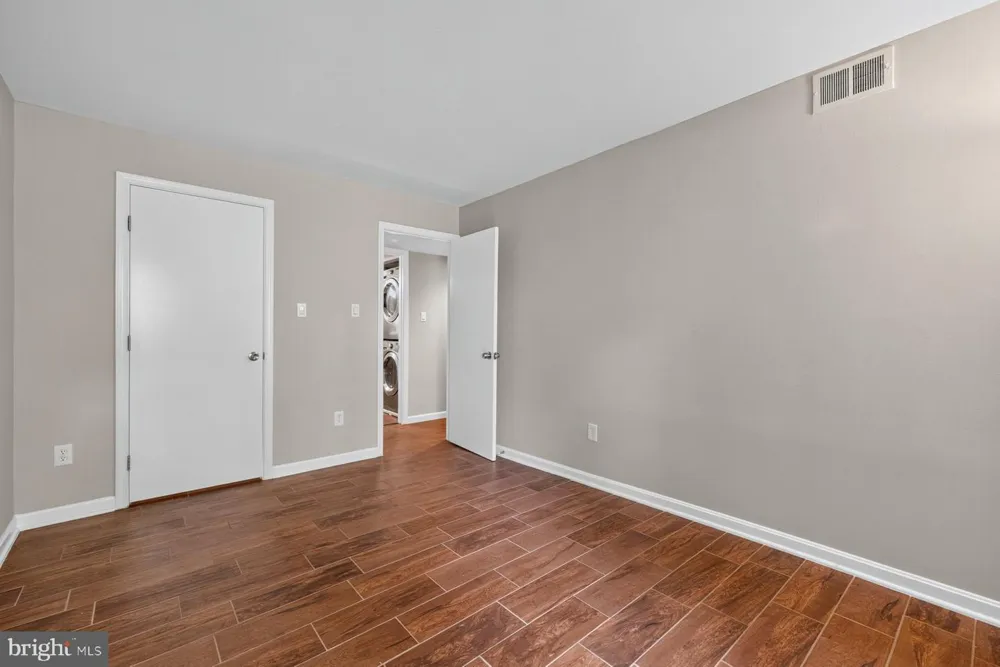 8509 BARRINGTON COURT #J Springfield, VA 22152