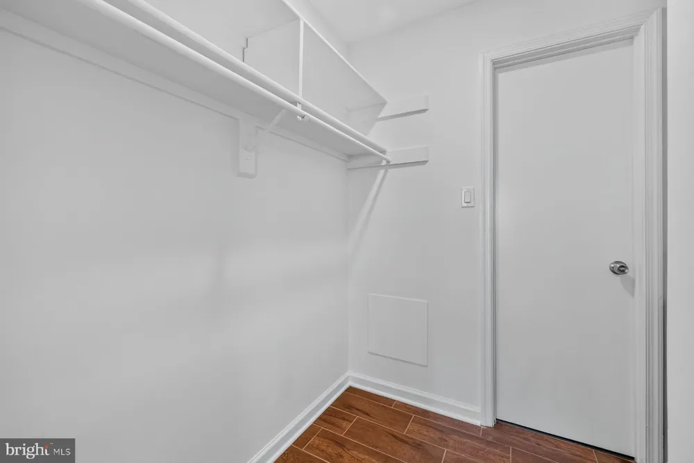 8509 BARRINGTON COURT #J Springfield, VA 22152