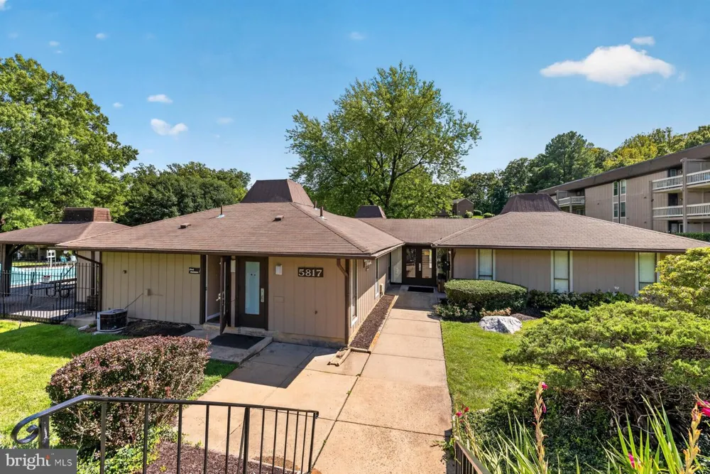 8509 BARRINGTON COURT #J Springfield, VA 22152