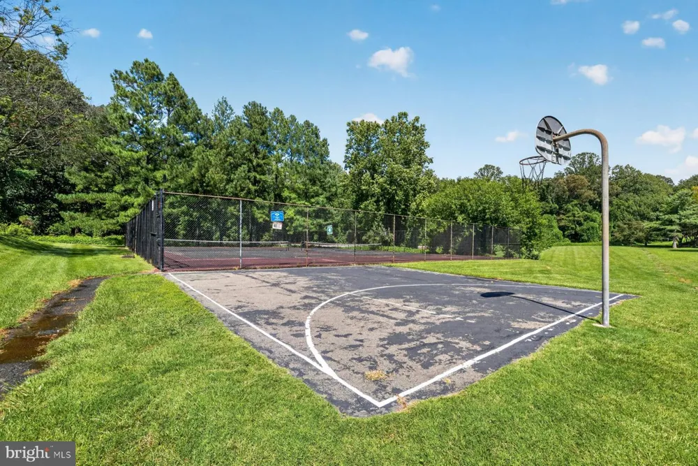 8509 BARRINGTON COURT #J Springfield, VA 22152