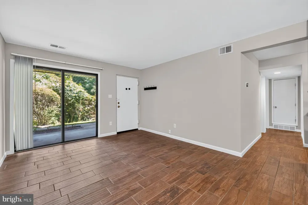 8509 BARRINGTON COURT #J Springfield, VA 22152