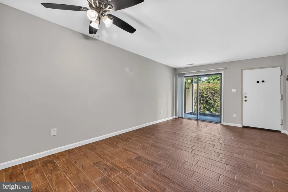 8509 BARRINGTON COURT #J Springfield, VA 22152