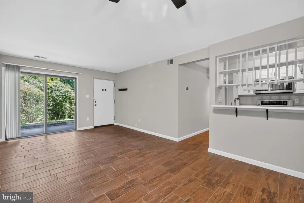 8509 BARRINGTON COURT #J Springfield, VA 22152