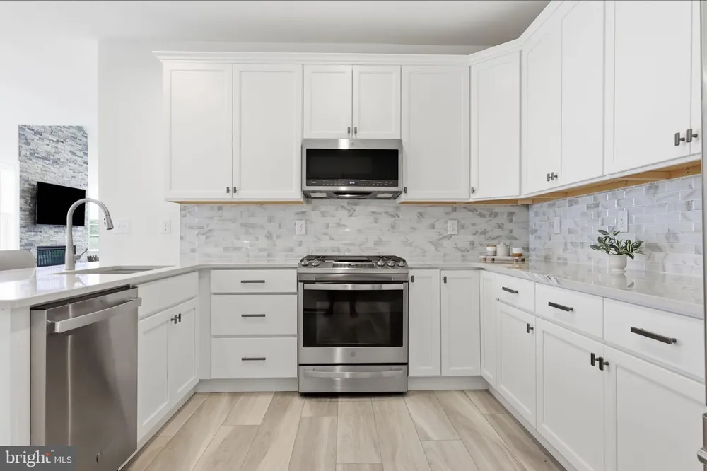 24 SPRING MILL ROAD Ivyland, PA 18974