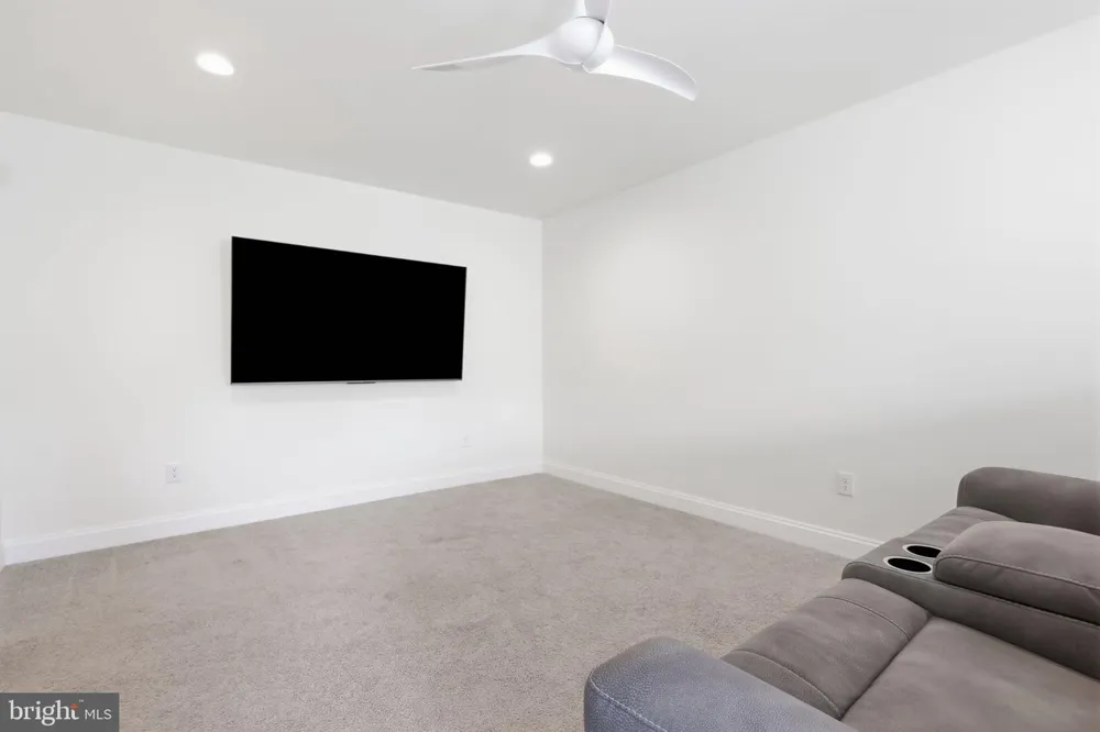 24 SPRING MILL ROAD Ivyland, PA 18974
