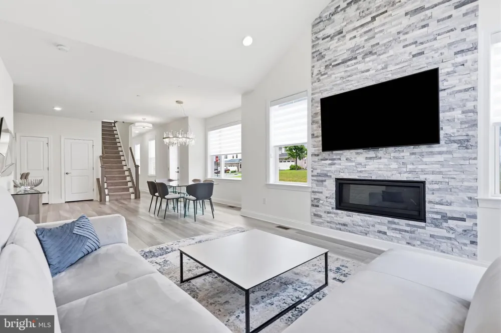 24 SPRING MILL ROAD Ivyland, PA 18974