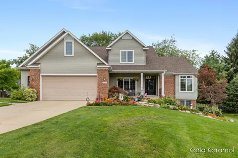 61 Greystone Court NE