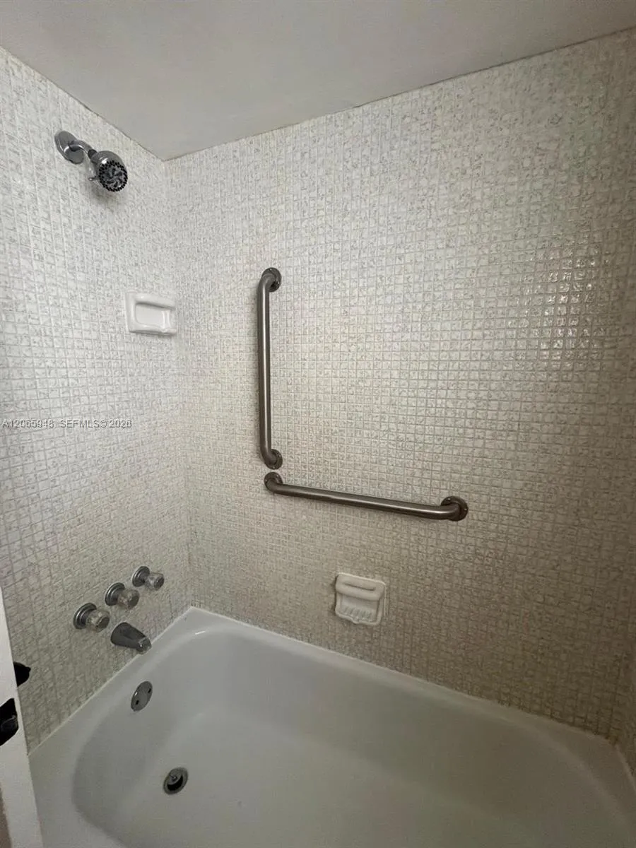 3091 NW 46th Ave #407C Lauderdale Lakes, FL 33313