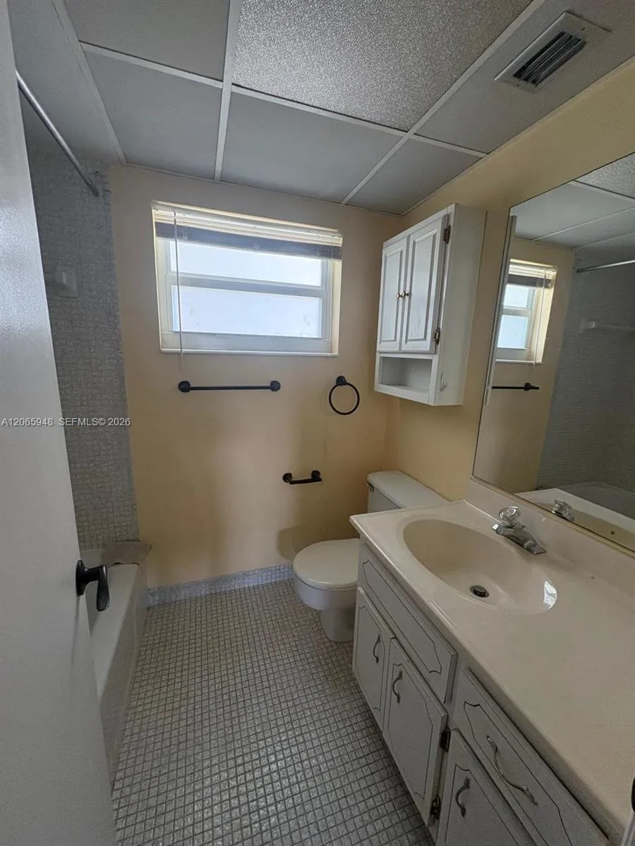 3091 NW 46th Ave #407C Lauderdale Lakes, FL 33313