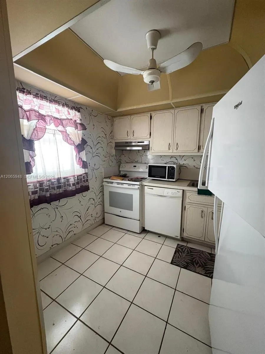 3091 NW 46th Ave #407C Lauderdale Lakes, FL 33313