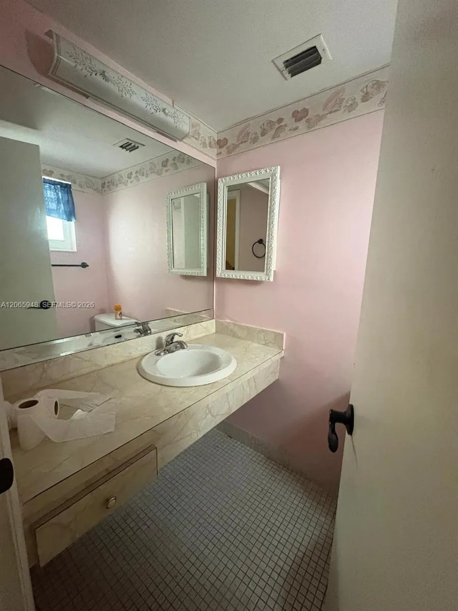 3091 NW 46th Ave #407C Lauderdale Lakes, FL 33313