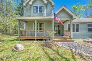 67 BENDER ROAD Gouldsboro, PA 18424