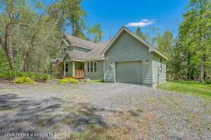 67 BENDER ROAD Gouldsboro, PA 18424